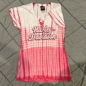 Harley Davidson shirt. Size L. White and pink.